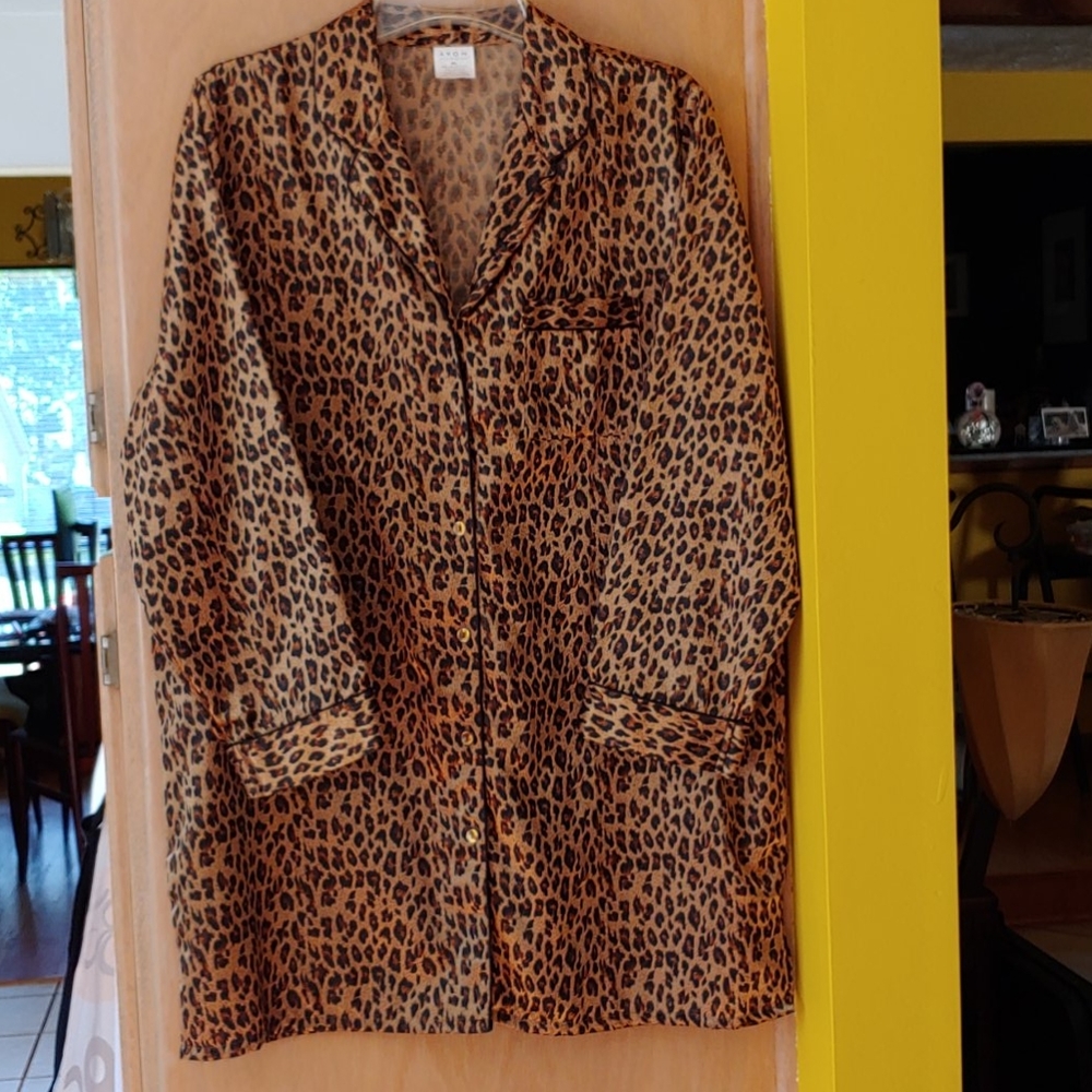 Robe/Lounge Wear - Picture 2 of 5